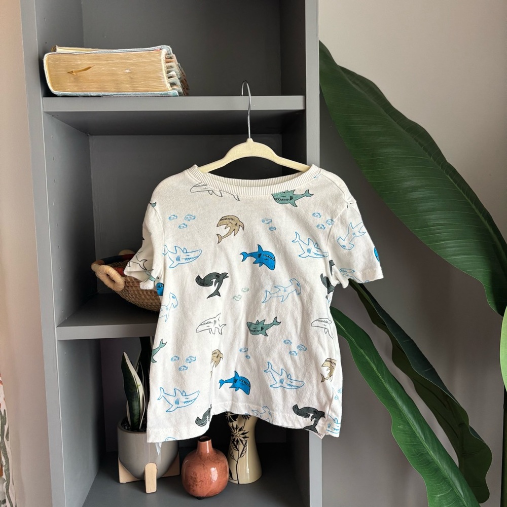 old navy 100% cotton shark print tee